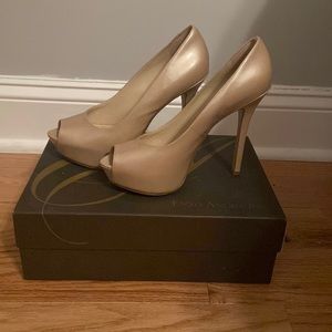 Enzo Angiolini peep toe heels light pink/ cream